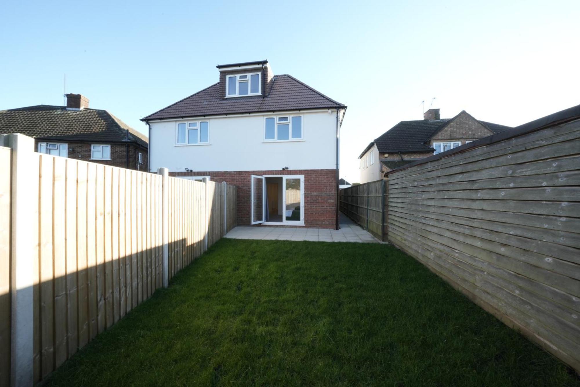 10 Min Drive To Airport - Free Parking - 15 Min Bus Ride - Ev Charge Available Apartment Stanwell Exterior photo