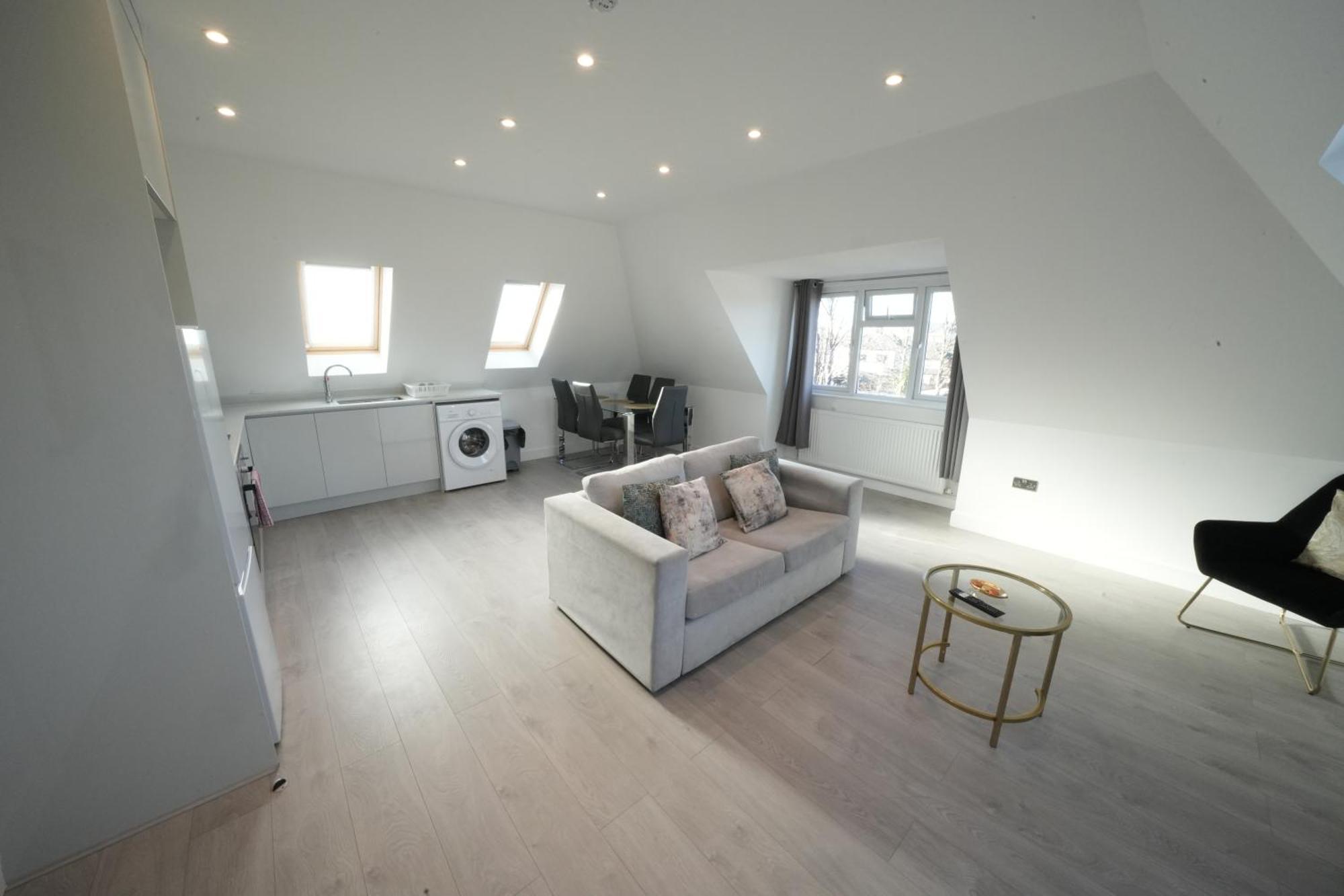 10 Min Drive To Airport - Free Parking - 15 Min Bus Ride - Ev Charge Available Apartment Stanwell Exterior photo