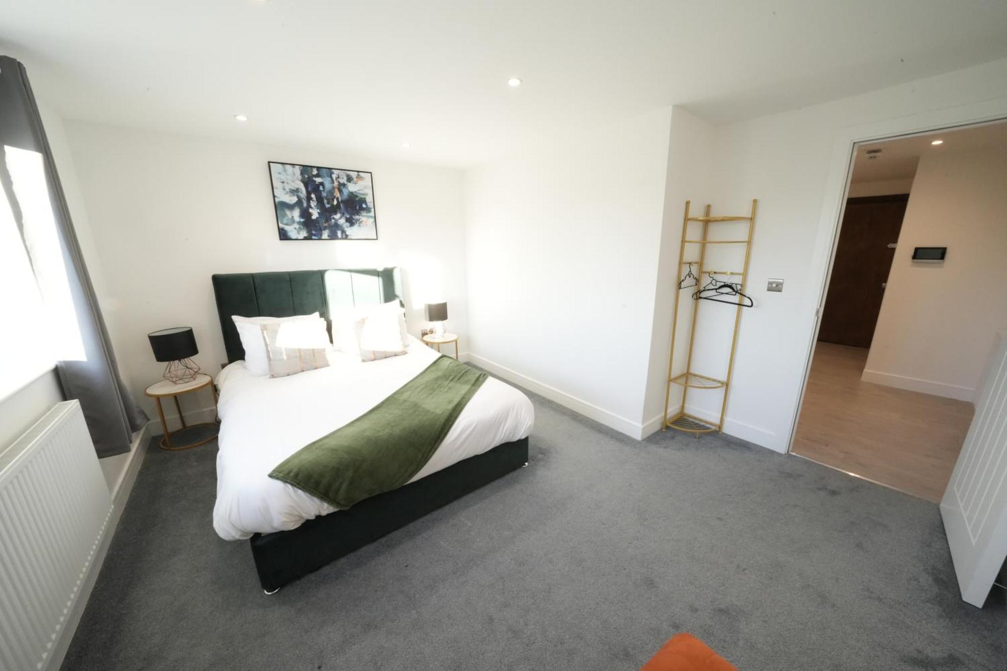 10 Min Drive To Airport - Free Parking - 15 Min Bus Ride - Ev Charge Available Apartment Stanwell Exterior photo